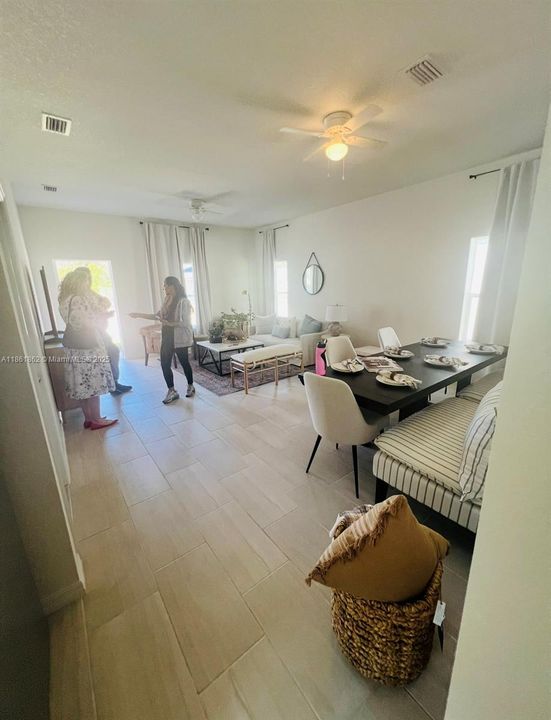 Recientemente alquilado: $1,700 (3 camas, 2 baños, 0 Pies cuadrados)