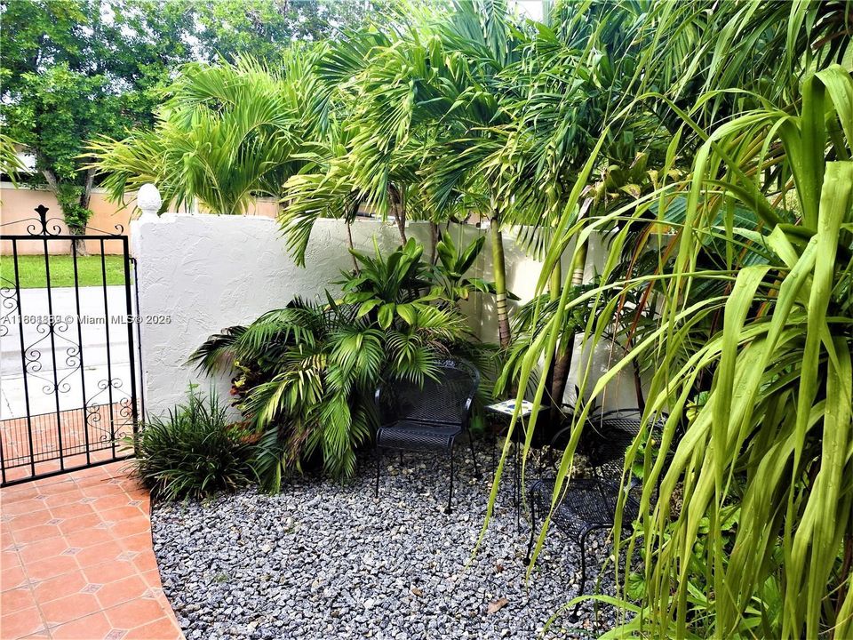 Недавно арендовано: $3,200 (2 спален, 2 ванн, 1592 Квадратных фут)