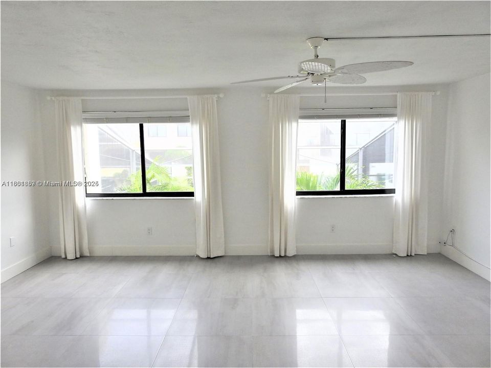 Недавно арендовано: $3,200 (2 спален, 2 ванн, 1592 Квадратных фут)