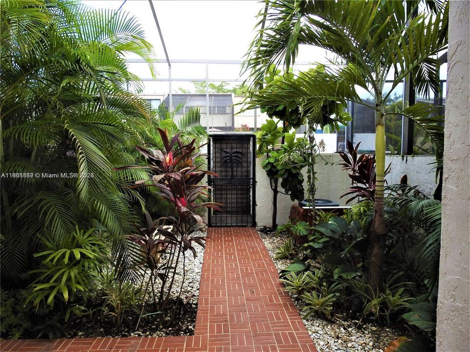 Недавно арендовано: $3,200 (2 спален, 2 ванн, 1592 Квадратных фут)