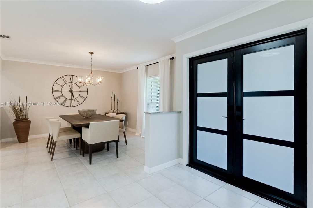 Недавно продано: $1,399,000 (5 спален, 2 ванн, 2767 Квадратных фут)