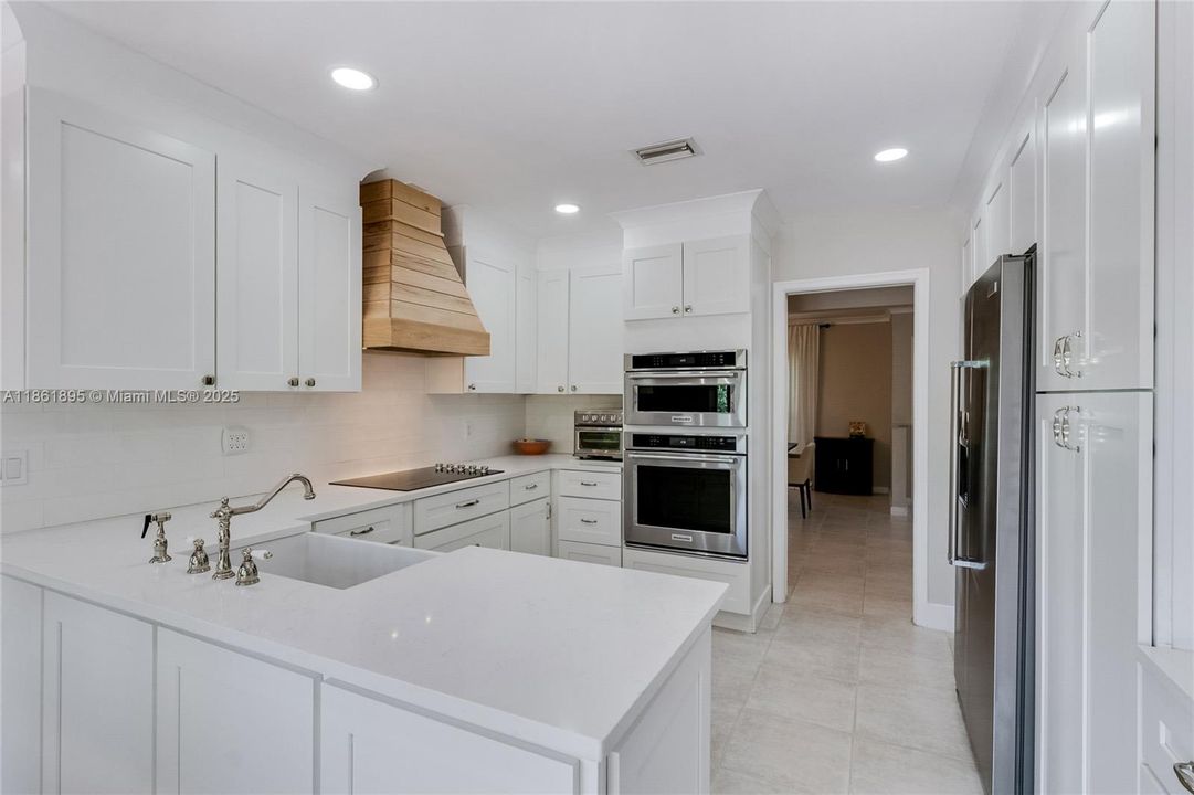 Недавно продано: $1,399,000 (5 спален, 2 ванн, 2767 Квадратных фут)