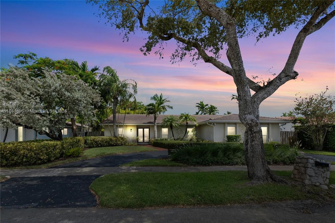 Недавно продано: $1,399,000 (5 спален, 2 ванн, 2767 Квадратных фут)