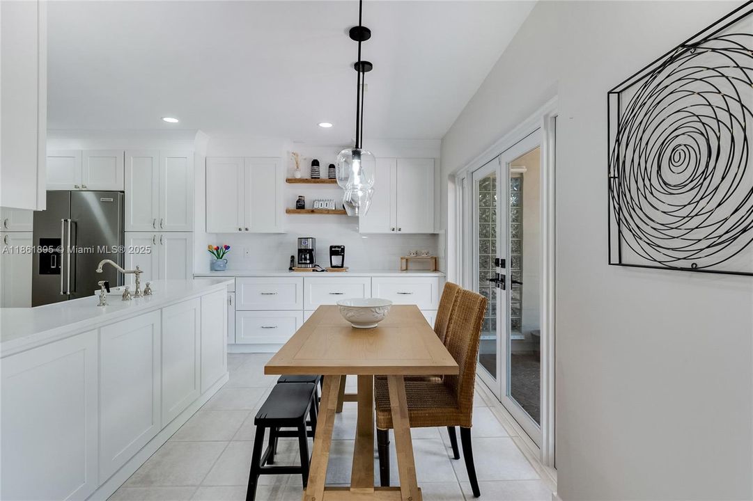 Недавно продано: $1,399,000 (5 спален, 2 ванн, 2767 Квадратных фут)