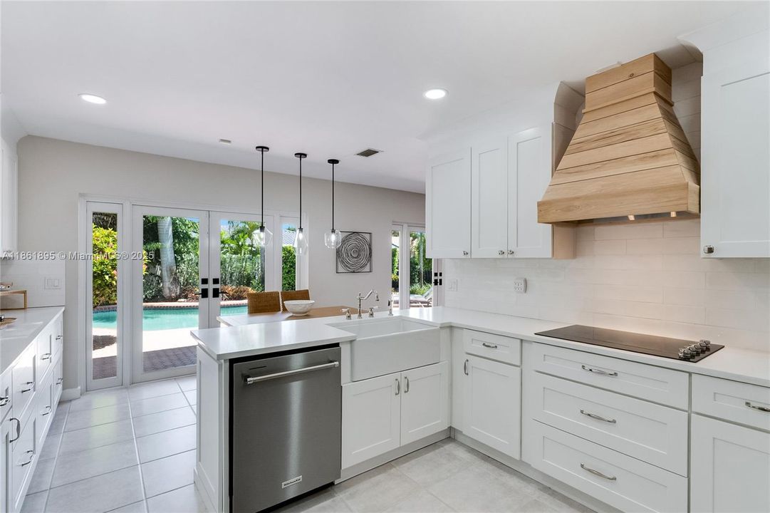 Недавно продано: $1,399,000 (5 спален, 2 ванн, 2767 Квадратных фут)