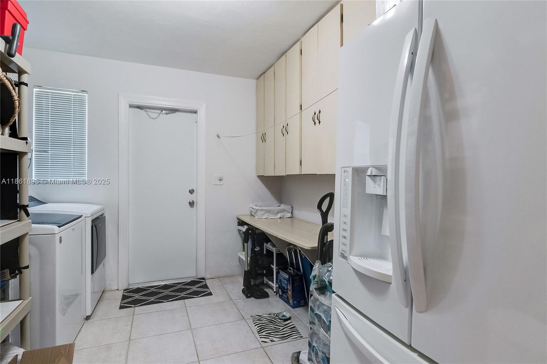 Недавно продано: $1,399,000 (5 спален, 2 ванн, 2767 Квадратных фут)