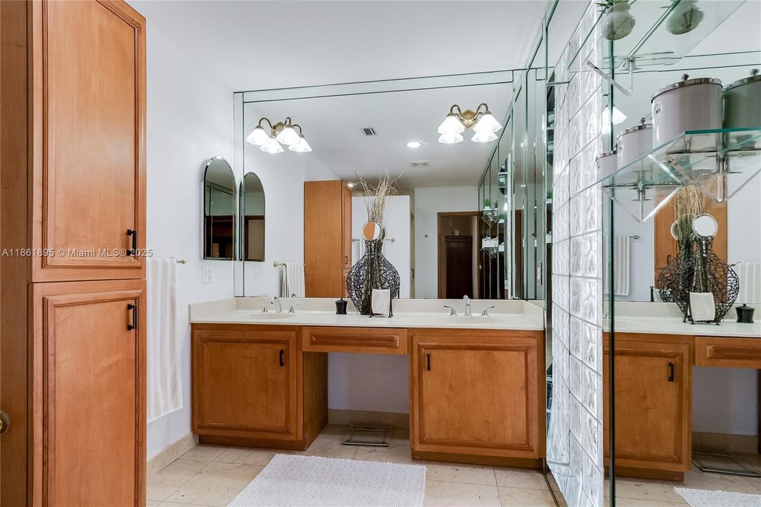 Недавно продано: $1,399,000 (5 спален, 2 ванн, 2767 Квадратных фут)