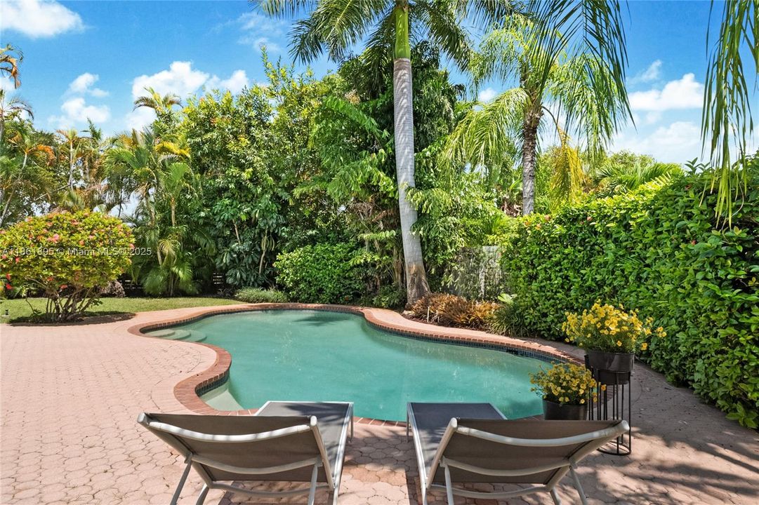 Недавно продано: $1,399,000 (5 спален, 2 ванн, 2767 Квадратных фут)