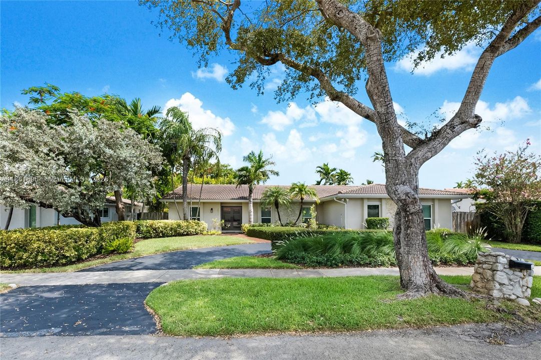 Недавно продано: $1,399,000 (5 спален, 2 ванн, 2767 Квадратных фут)