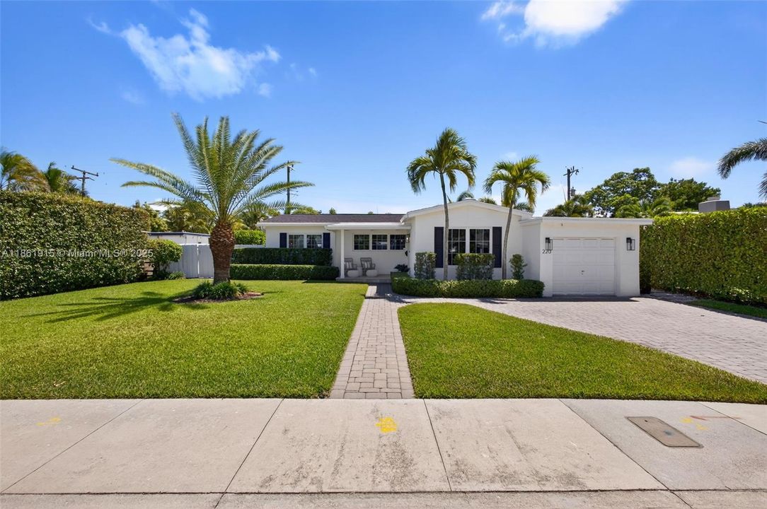 Recently Sold: $1,250,000 (3 beds, 2 baths, 1536 Square Feet)