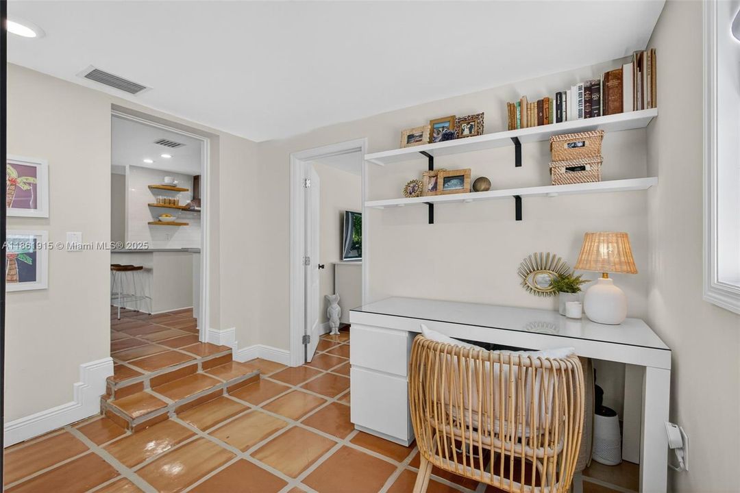 Recently Sold: $1,250,000 (3 beds, 2 baths, 1536 Square Feet)