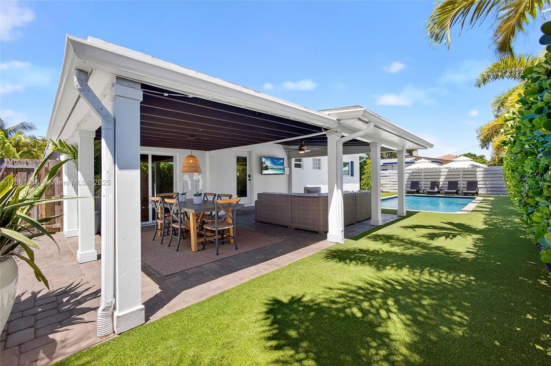 Recently Sold: $1,250,000 (3 beds, 2 baths, 1536 Square Feet)