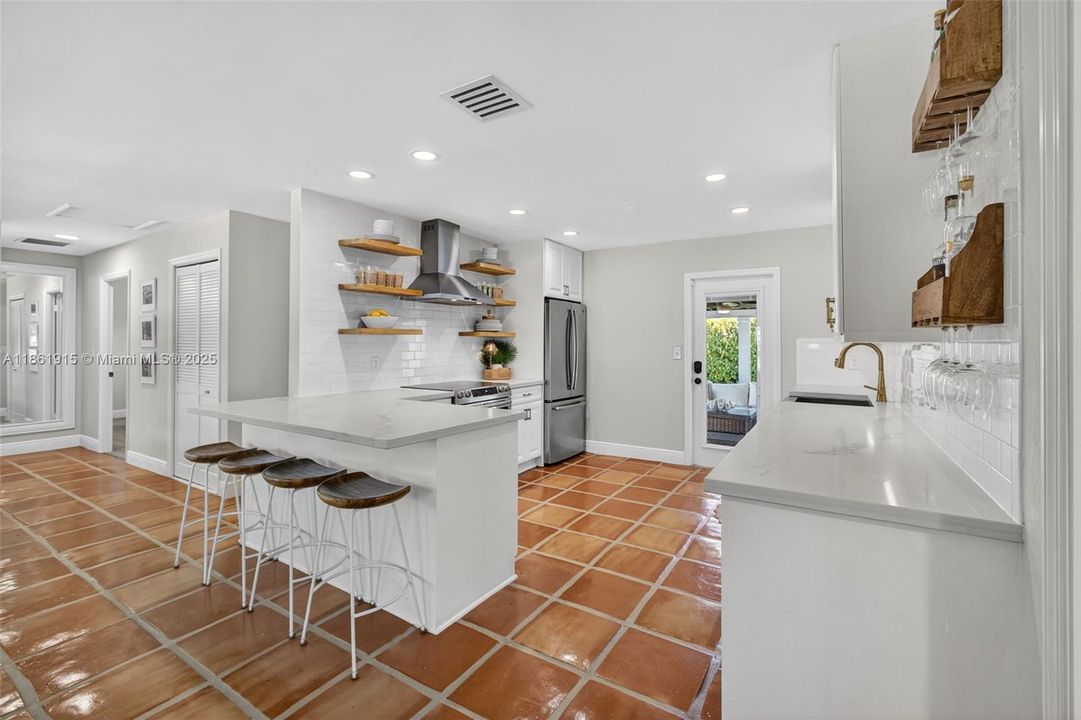Recently Sold: $1,250,000 (3 beds, 2 baths, 1536 Square Feet)