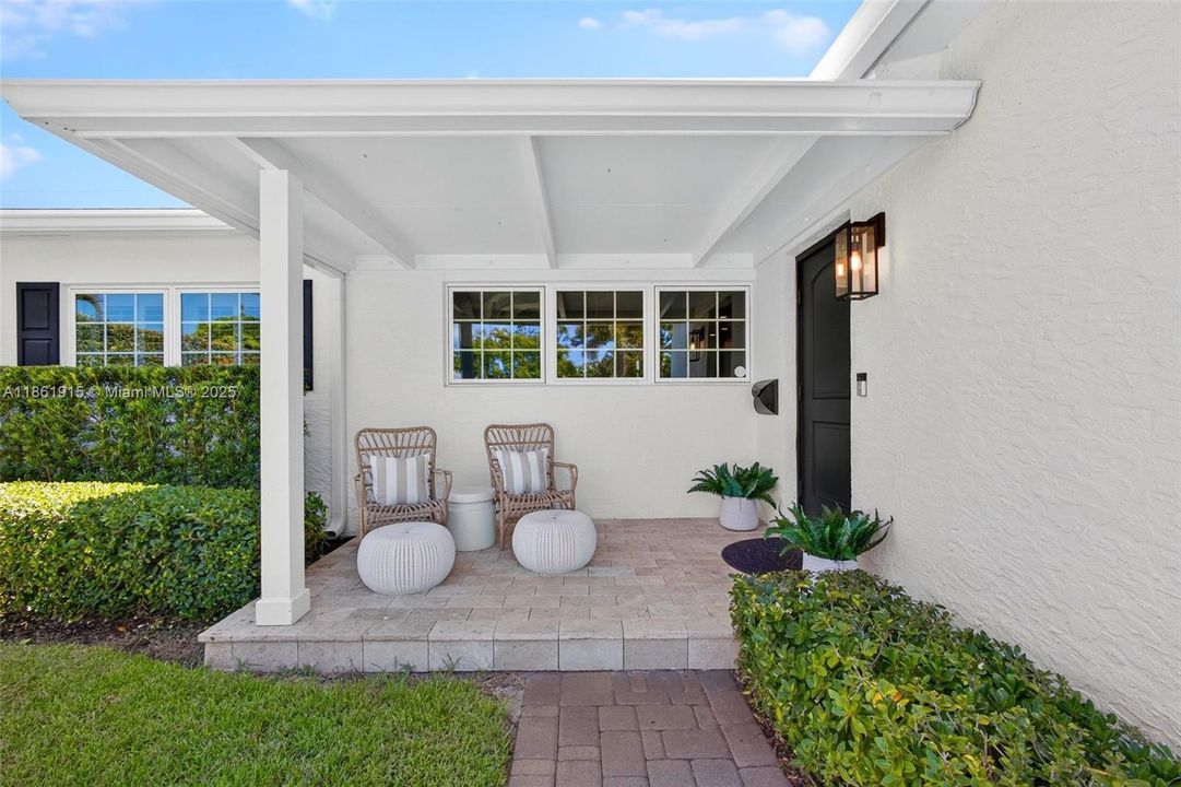 Recently Sold: $1,250,000 (3 beds, 2 baths, 1536 Square Feet)