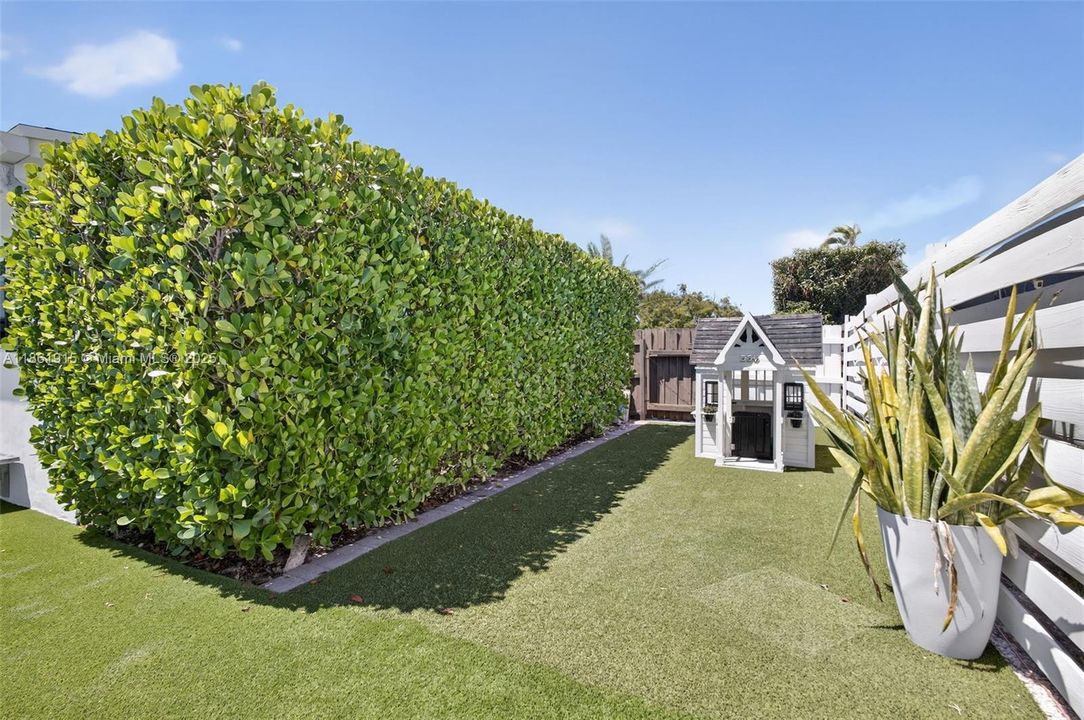 Recently Sold: $1,250,000 (3 beds, 2 baths, 1536 Square Feet)