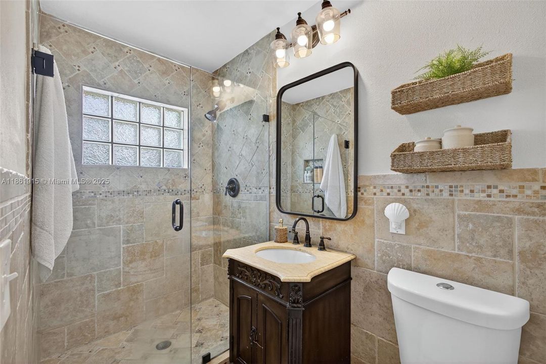 Recently Sold: $1,250,000 (3 beds, 2 baths, 1536 Square Feet)