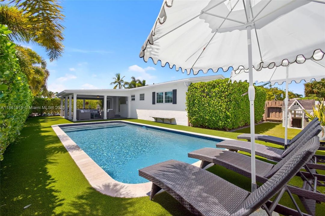Recently Sold: $1,250,000 (3 beds, 2 baths, 1536 Square Feet)