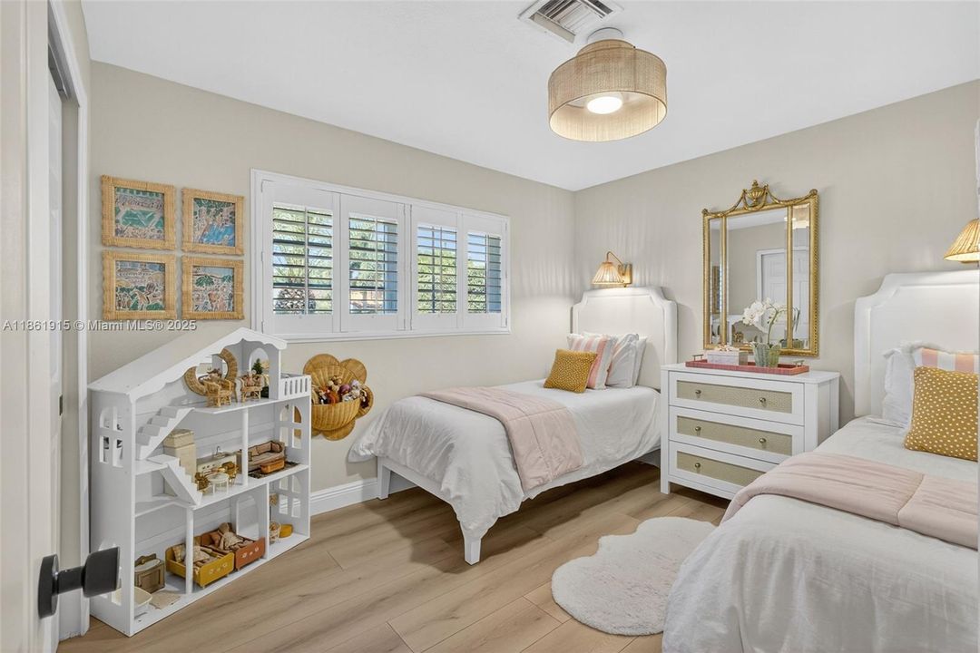 Recently Sold: $1,250,000 (3 beds, 2 baths, 1536 Square Feet)