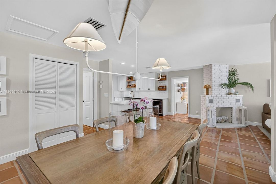 Recently Sold: $1,250,000 (3 beds, 2 baths, 1536 Square Feet)