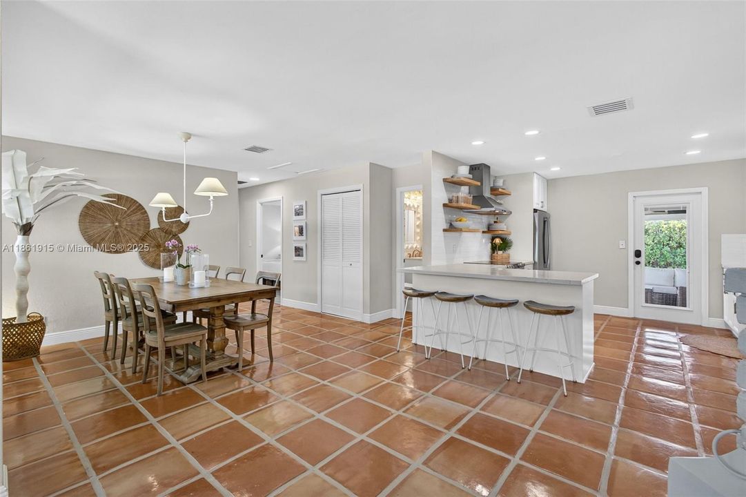 Recently Sold: $1,250,000 (3 beds, 2 baths, 1536 Square Feet)