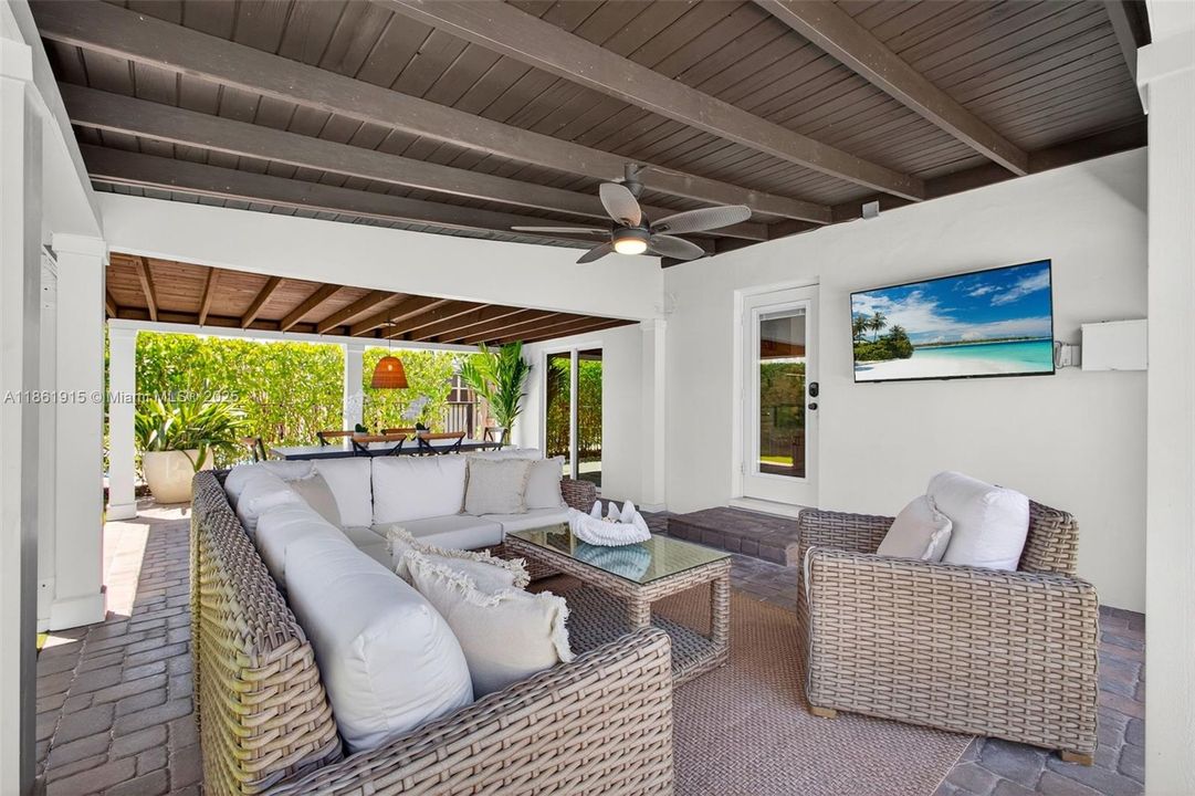 Recently Sold: $1,250,000 (3 beds, 2 baths, 1536 Square Feet)