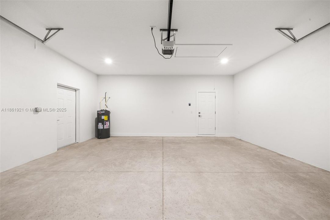 На продажу: $350,000 (3 спален, 3 ванн, 1687 Квадратных фут)