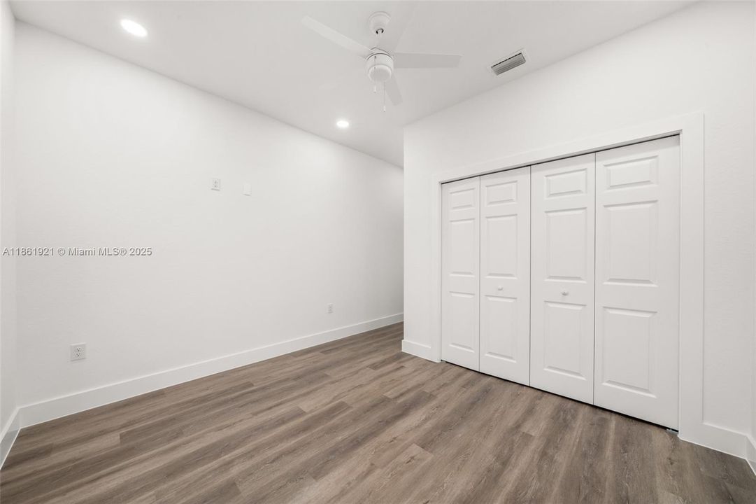 На продажу: $350,000 (3 спален, 3 ванн, 1687 Квадратных фут)