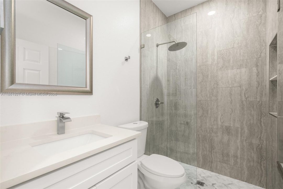 На продажу: $350,000 (3 спален, 3 ванн, 1687 Квадратных фут)