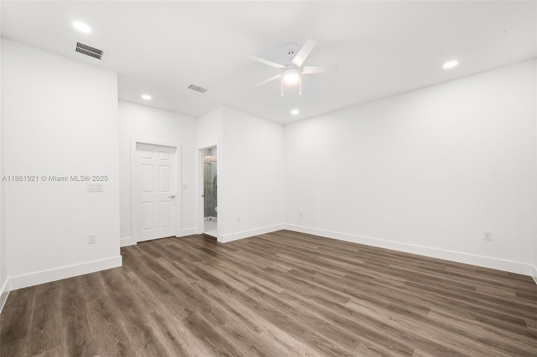 На продажу: $350,000 (3 спален, 3 ванн, 1687 Квадратных фут)