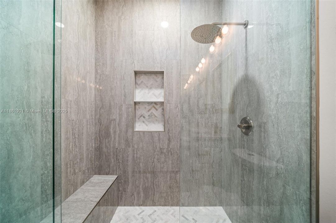 На продажу: $350,000 (3 спален, 3 ванн, 1687 Квадратных фут)