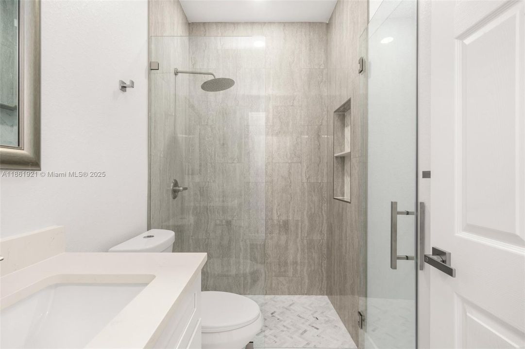 На продажу: $350,000 (3 спален, 3 ванн, 1687 Квадратных фут)