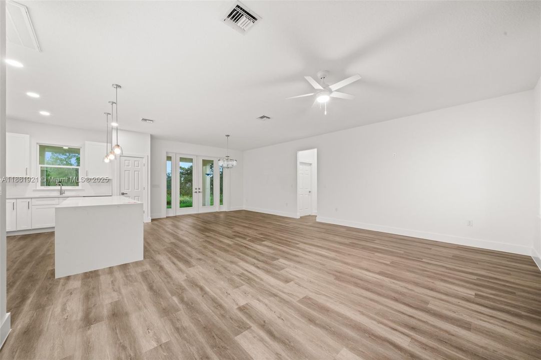 На продажу: $350,000 (3 спален, 3 ванн, 1687 Квадратных фут)