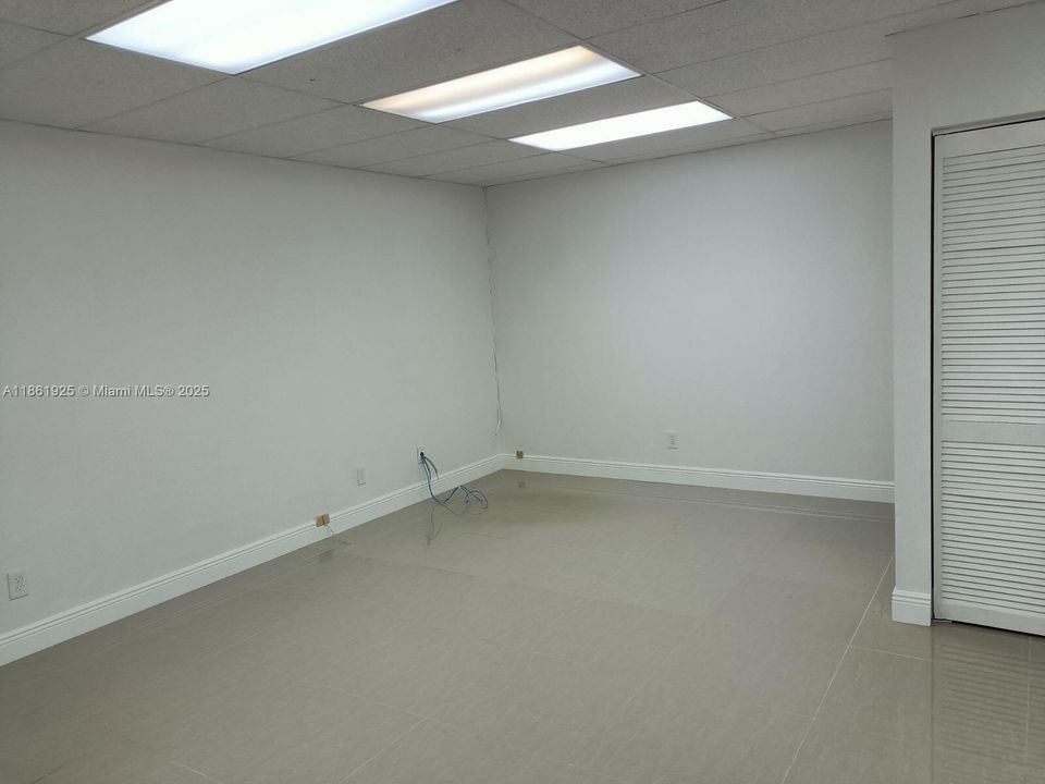 出租: $1,050 (0 贝兹, 0 浴室, 0 平方英尺)