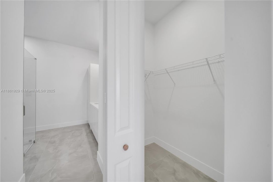 合同活跃: $394,900 (4 贝兹, 3 浴室, 1691 平方英尺)