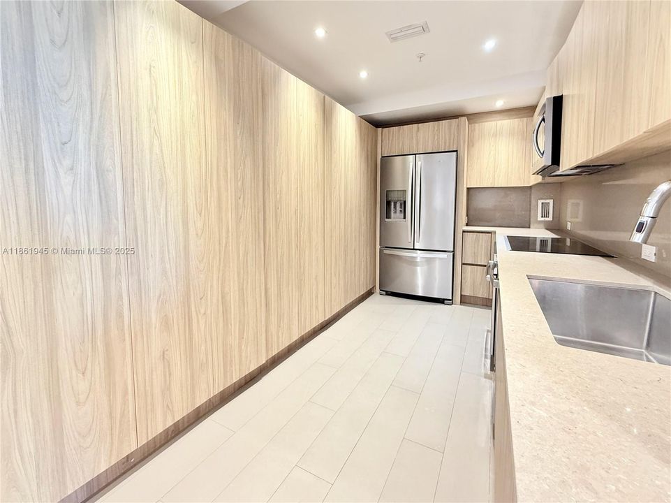 Недавно арендовано: $3,400 (1 спален, 1 ванн, 910 Квадратных фут)