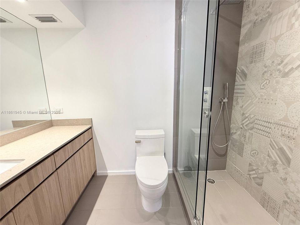 Недавно арендовано: $3,400 (1 спален, 1 ванн, 910 Квадратных фут)