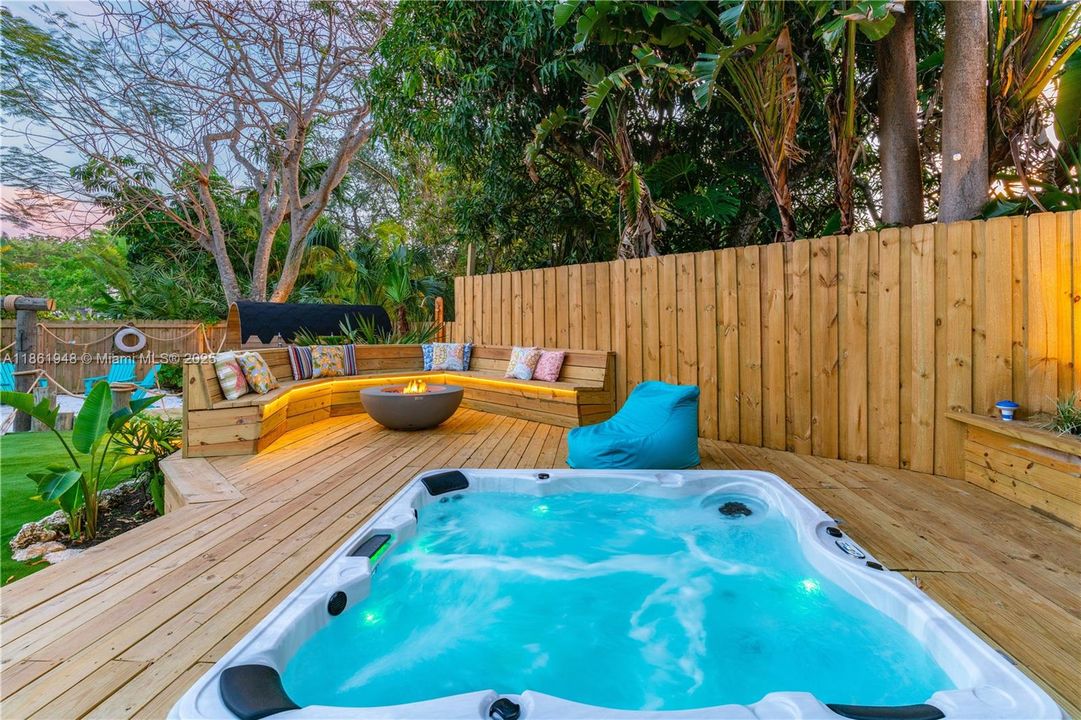 Под контрактом: $1,799,000 (6 спален, 4 ванн, 3402 Квадратных фут)