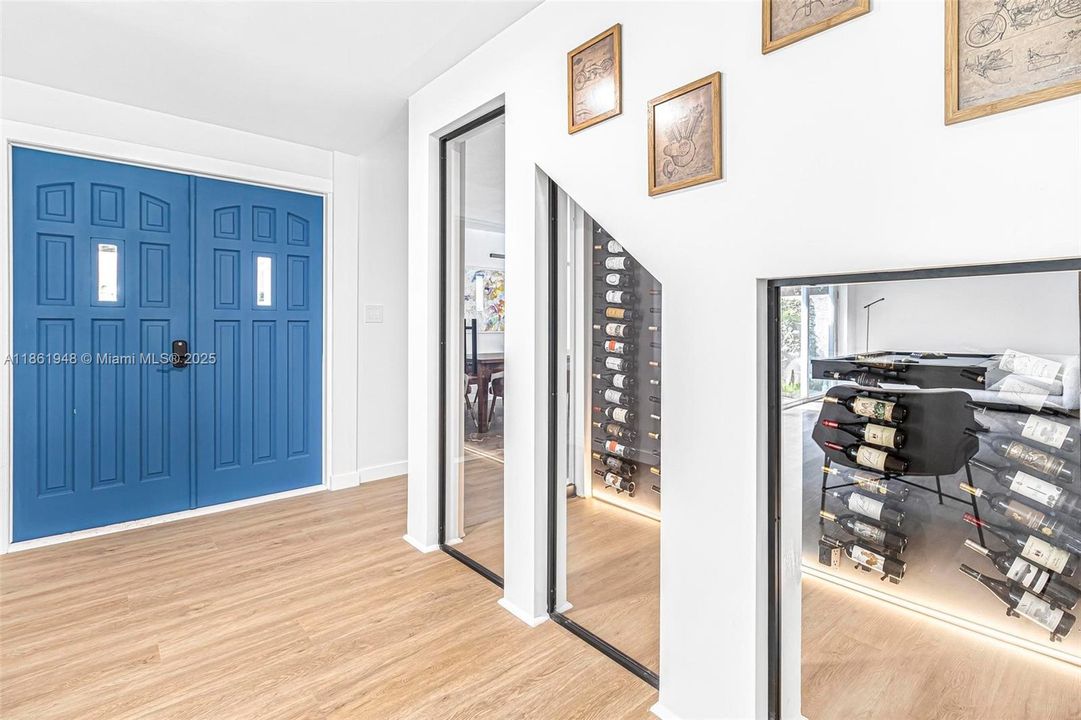 Под контрактом: $1,799,000 (6 спален, 4 ванн, 3402 Квадратных фут)