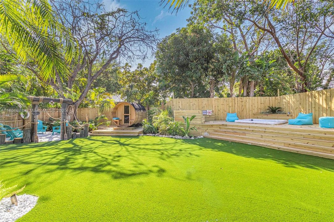 Под контрактом: $1,799,000 (6 спален, 4 ванн, 3402 Квадратных фут)