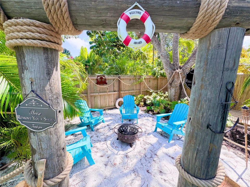 Под контрактом: $1,799,000 (6 спален, 4 ванн, 3402 Квадратных фут)