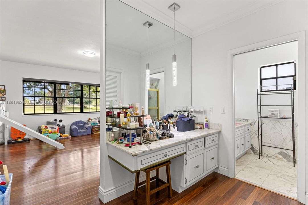 Primary Bathroom/Bedroom