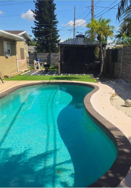 Active With Contract: $3,800 (4 beds, 2 baths, 1452 Square Feet)