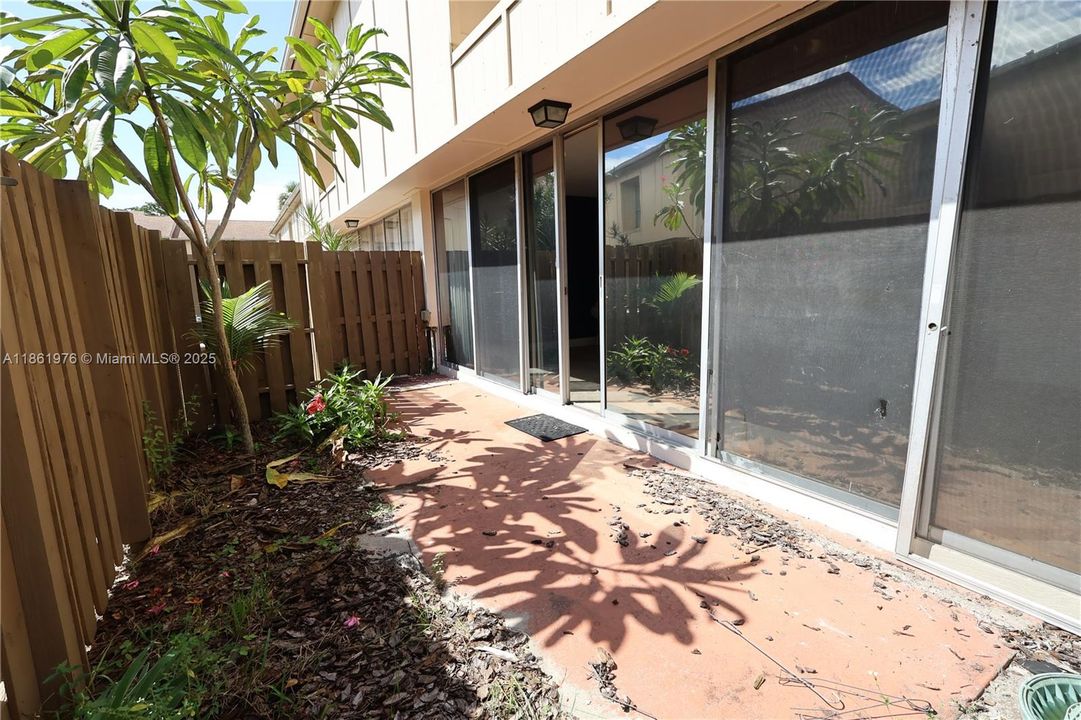 待售: $104,500 (2 贝兹, 2 浴室, 1630 平方英尺)