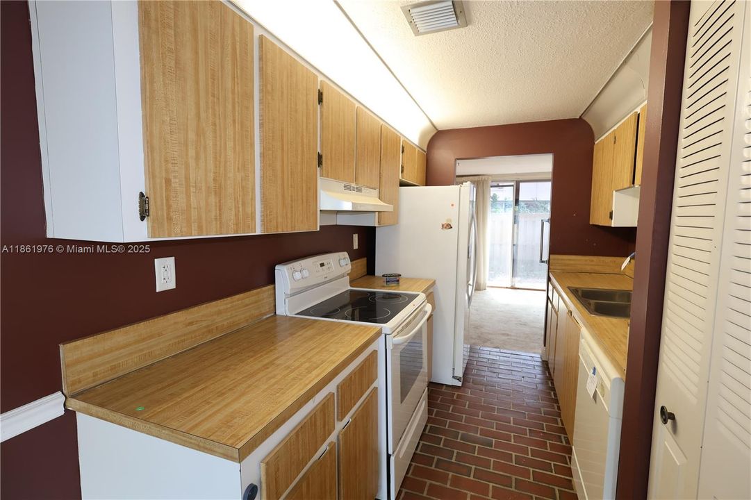 待售: $104,500 (2 贝兹, 2 浴室, 1630 平方英尺)