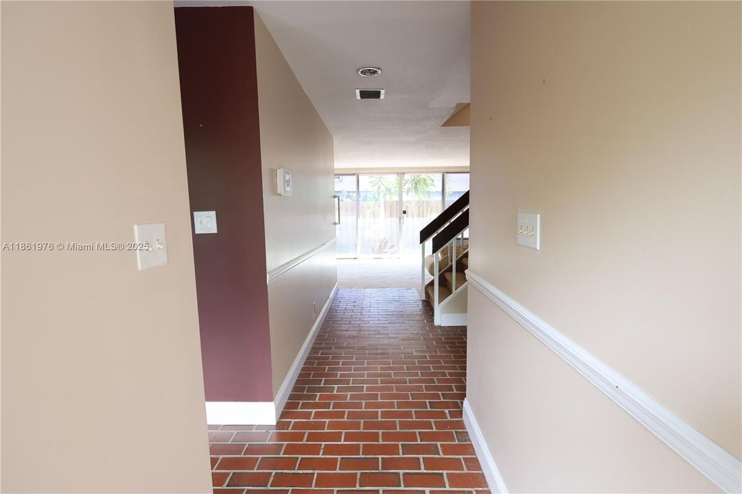 待售: $104,500 (2 贝兹, 2 浴室, 1630 平方英尺)