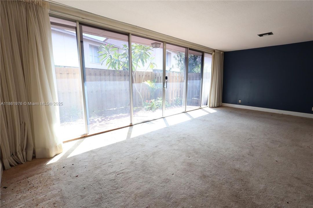 待售: $104,500 (2 贝兹, 2 浴室, 1630 平方英尺)