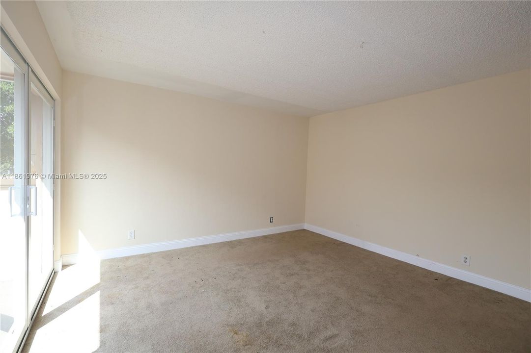 待售: $104,500 (2 贝兹, 2 浴室, 1630 平方英尺)