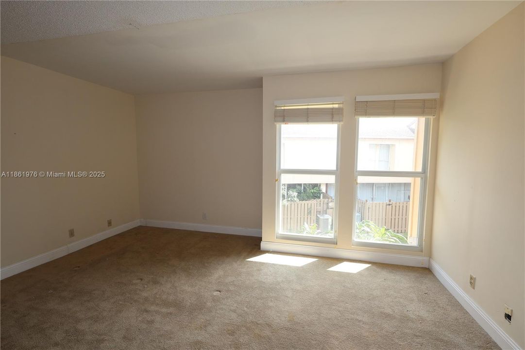 待售: $104,500 (2 贝兹, 2 浴室, 1630 平方英尺)