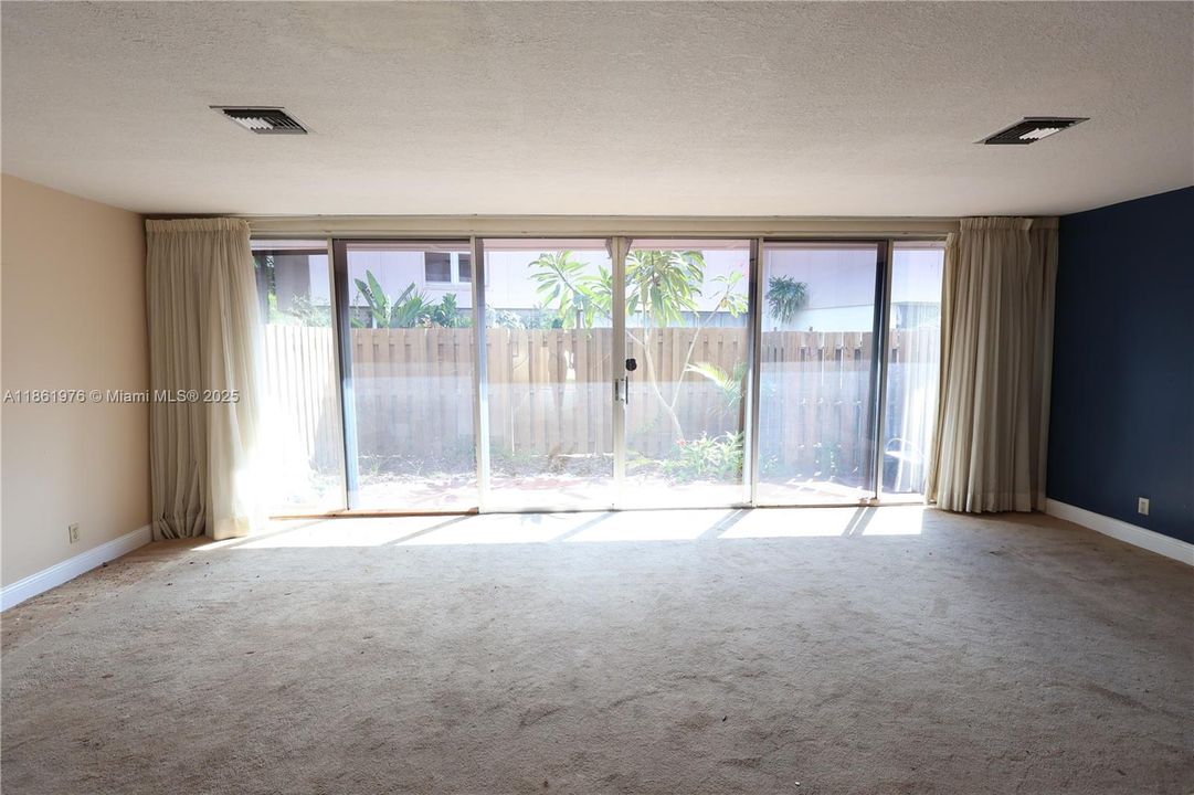 待售: $104,500 (2 贝兹, 2 浴室, 1630 平方英尺)