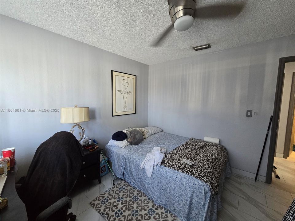 На продажу: $280,000 (2 спален, 1 ванн, 800 Квадратных фут)